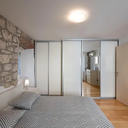 Duplex With Terrace In The Centar Daire