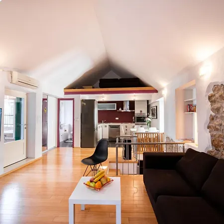 Duplex With Terrace In The Centar