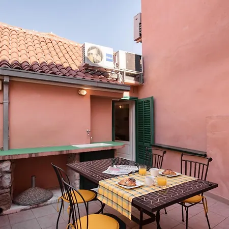 Апартаменты Duplex With Terrace In The Centar