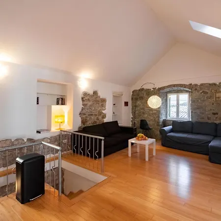 Duplex With Terrace In The Centar Split